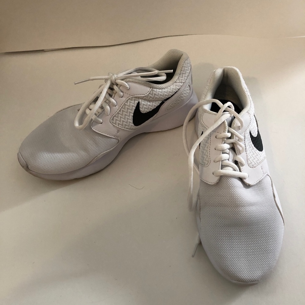 White Nike’s